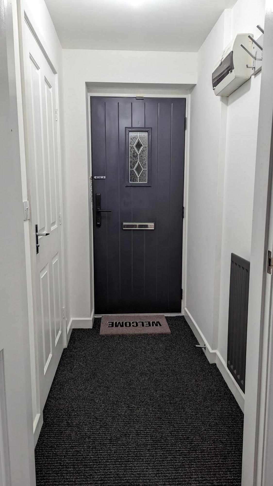 ברנלי Clariturf - 4 Bedroom Semi - Private Parking Near Turf Moor, Town Centre, Transport And Motorway Links Next To Canal, 3 Parks And Lake - Sky And Netflix מראה חיצוני תמונה